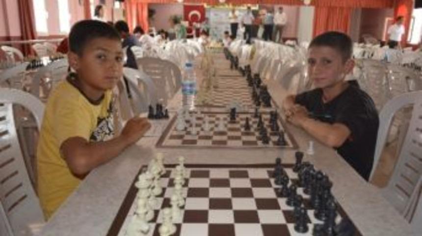 Kozan&rsquo;da Kurtuluş Satran&ccedil; Turnuvası Yapıldı