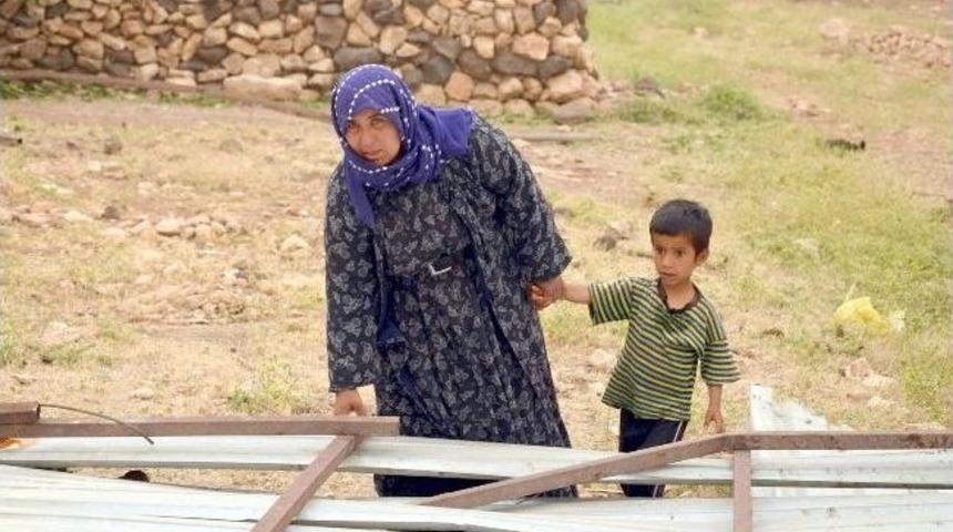 Kazada Eşini Kaybeden Kadın, Kum Fırtınasında Evini De Kaybetti