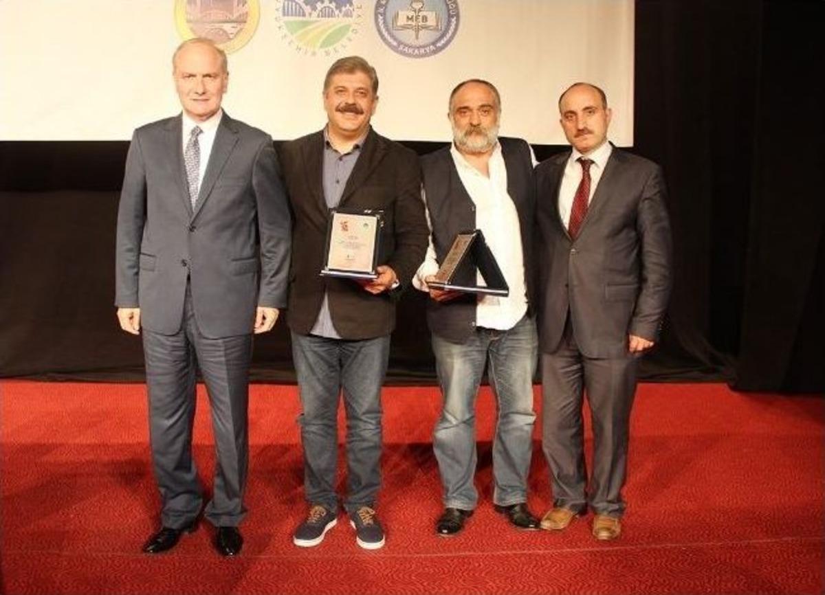 Gen&ccedil; Tiyatrocular &Ouml;d&uuml;llendirildi