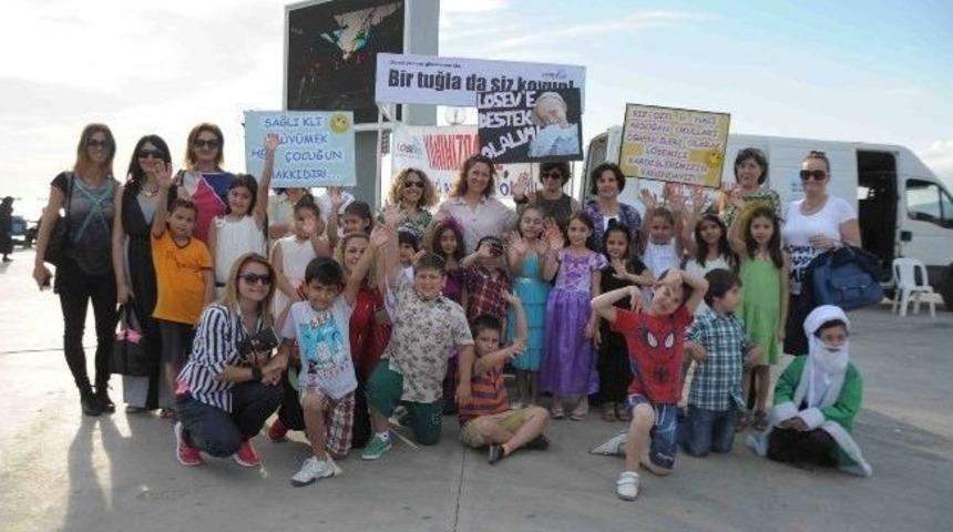 Kuşadası&rsquo;nda &ldquo;bir Tuğla&rsquo;da Sen Koy&rdquo; Kampanyası