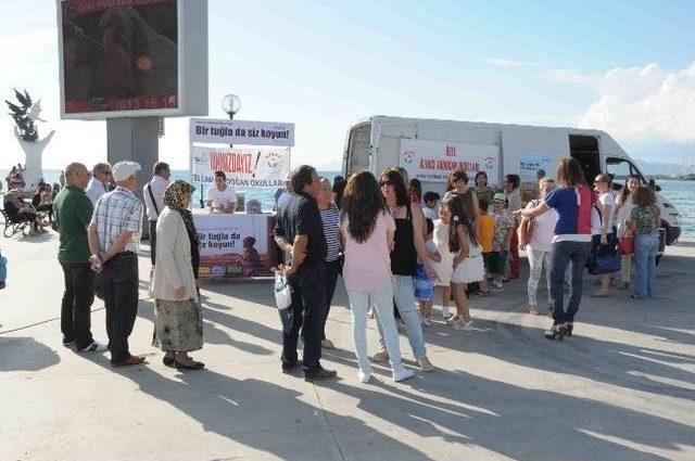 Kuşadası&rsquo;nda &ldquo;bir Tuğla&rsquo;da Sen Koy&rdquo; Kampanyası 1