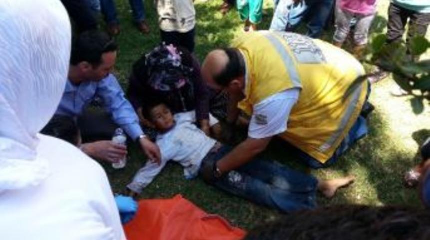 Parkta Oyun Oynayan &Ccedil;ocuk D&uuml;şerek Yaralandı