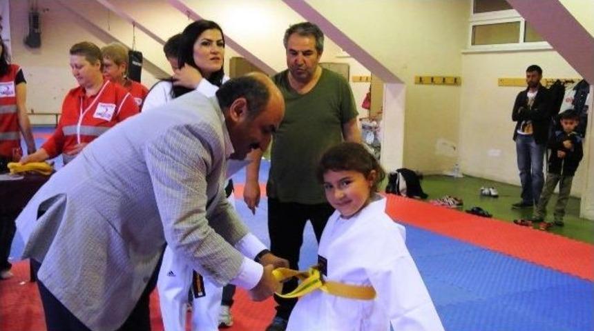 Arı Gen&ccedil;lik Spor Kul&uuml;b&uuml; İlk Kuşak Sınavını Yaptı