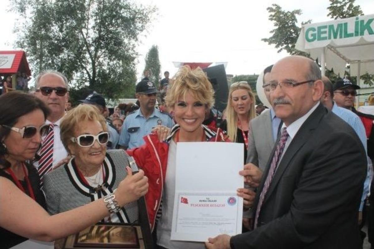 &Uuml;nl&uuml; Sanat&ccedil;ı G&uuml;lben Ergen, Gemlik&rsquo;te Anaokulu A&ccedil;tı