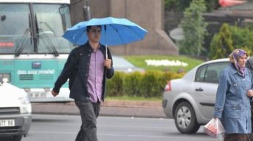 Kayseri'ye Yağan Sağanak Yağmur Hayatı Olumsuz Etkiledi