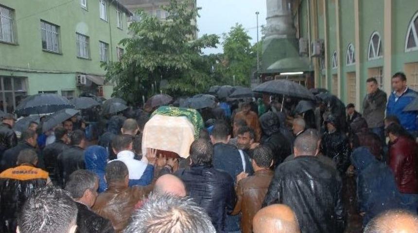 Yeğeninin &Ccedil;arptığı Amca Son Yolculuğuna Uğurlandı