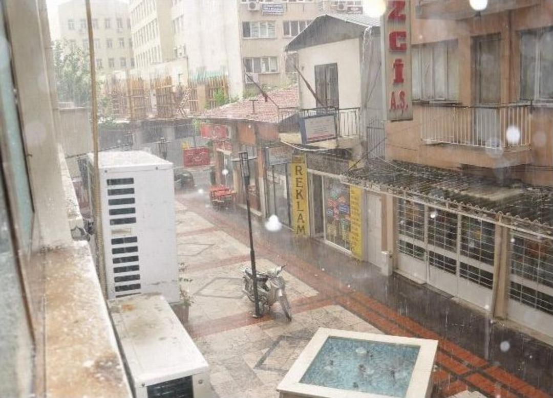 Manisa'da Dolu Ve Yağmur