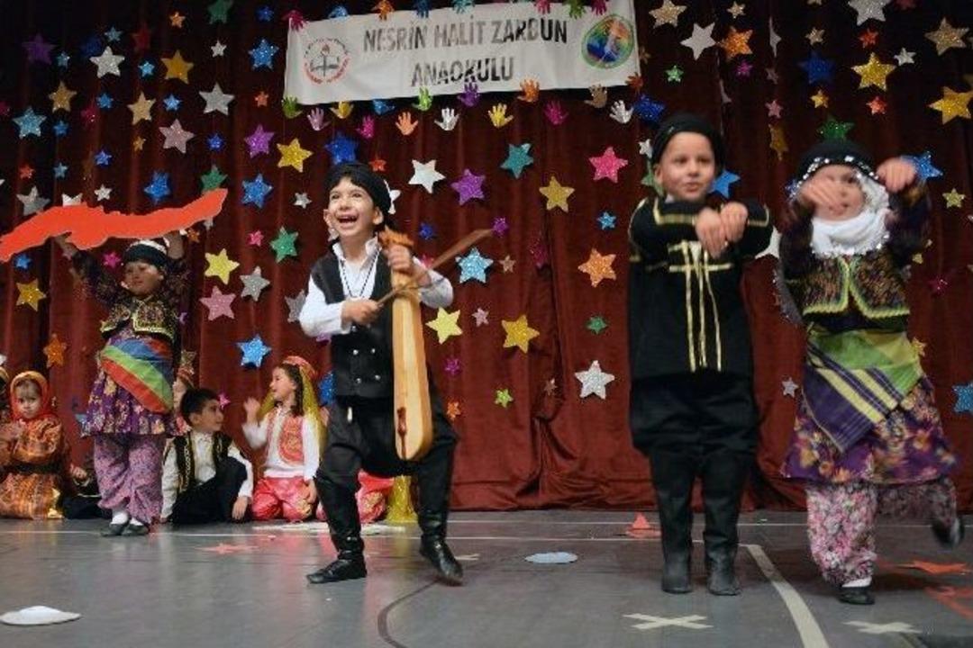 G&uuml;m&uuml;şhane&rsquo;de Minik &Ouml;ğrencilerden Mezuniyet Programı