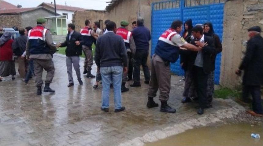 G&ouml;m&uuml; Beldesinde Se&ccedil;im Kavgası