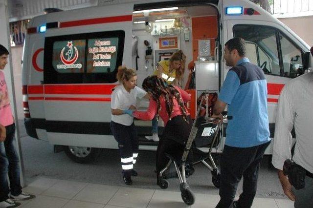 Adıyaman&rsquo;da Otomobil İle Bisiklet &Ccedil;arpıştı: 5 Yaralı 1