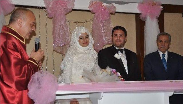 Nikah Şahitleri Arınç Oldu