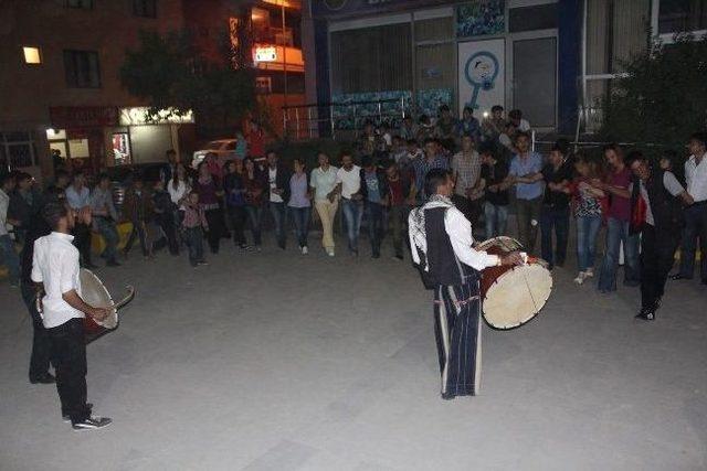 Hakkari’de Seçim Kutlaması