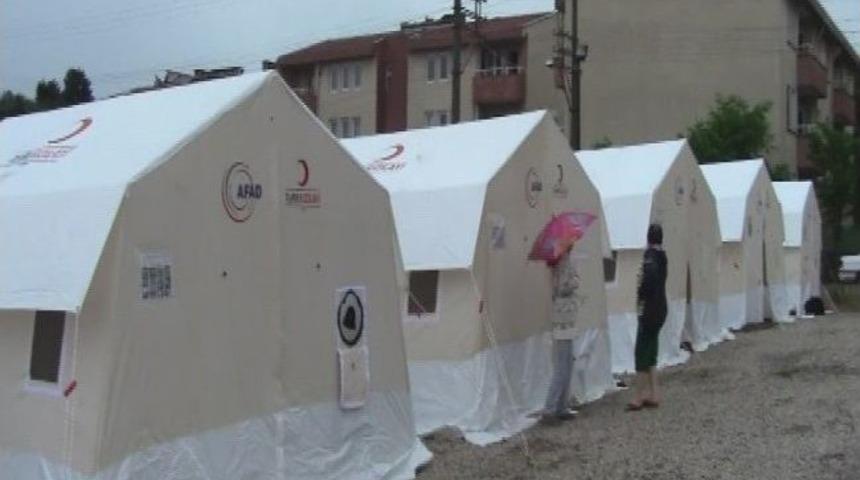 Polis Aileleri Ne Evlerinde Ne De &Ccedil;adırda Yaşayabiliyor