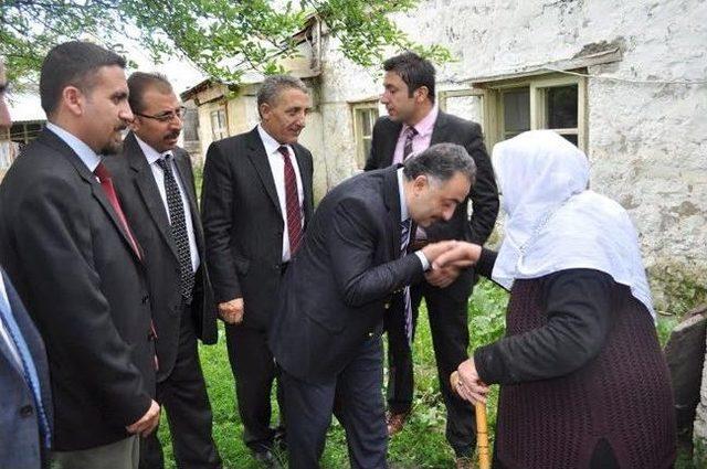 Arpaçay’da ‘komşu’ Projesiyle Evler Ziyaret Ediliyor