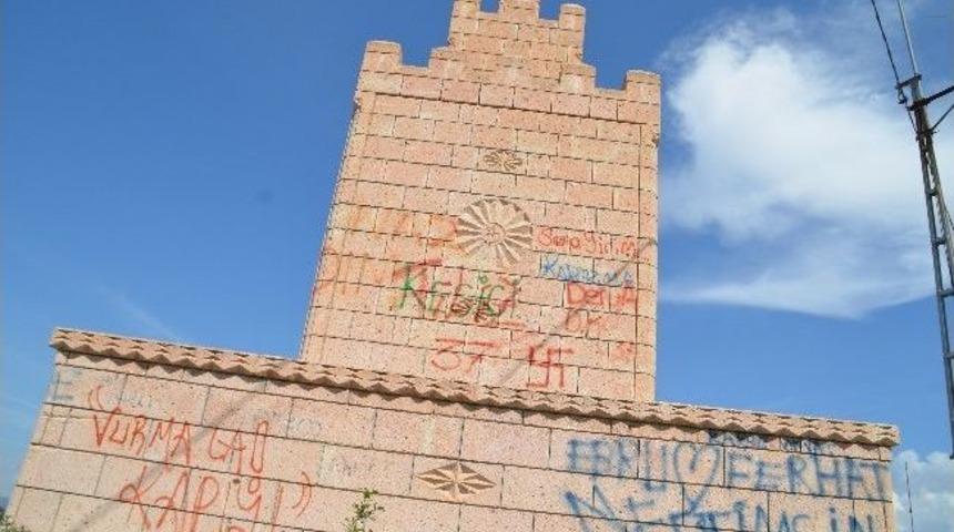 Tosya Kalesi Yıkılacağı G&uuml;n&uuml; Bekliyor