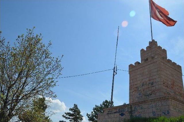 Tosya Kalesi Yıkılacağı G&uuml;n&uuml; Bekliyor 1