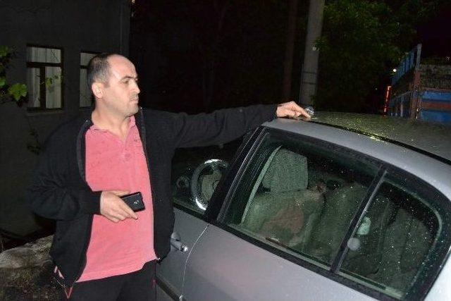 D&uuml;ğ&uuml;nde Sıkılan Mermi, Bir Otomobilin Tavanına İsabet Etti 1