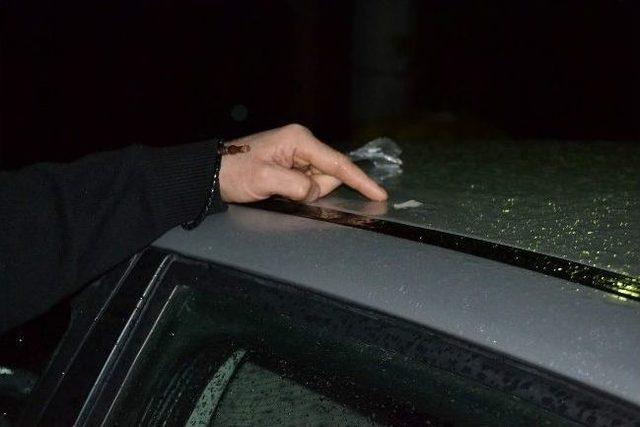 D&uuml;ğ&uuml;nde Sıkılan Mermi, Bir Otomobilin Tavanına İsabet Etti 2