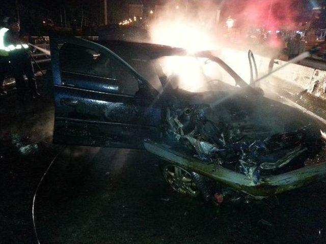 Kaza Yapan Otomobil Yandı 1