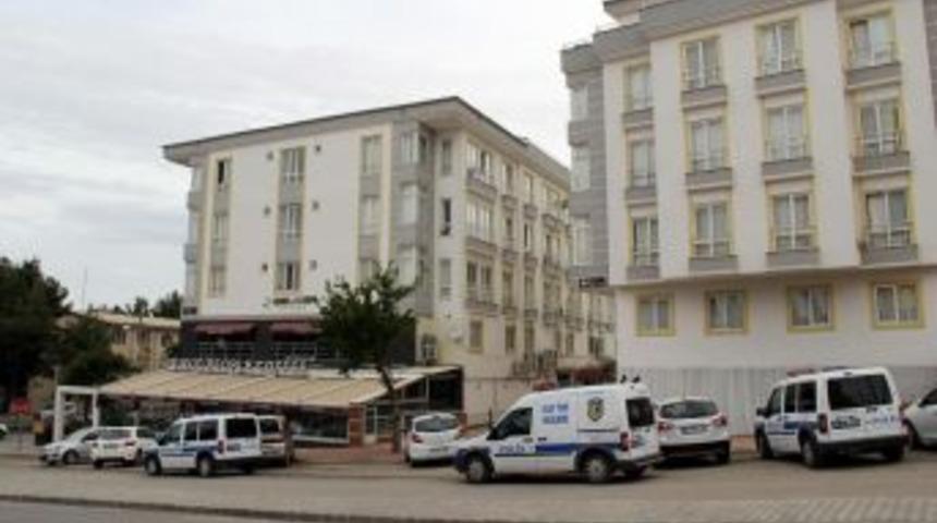 Tartıştığı Eşini Tabancayla Yaraladı