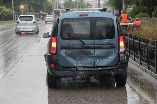 Sağanak Yağış Kazaya Yol A&ccedil;tı 1