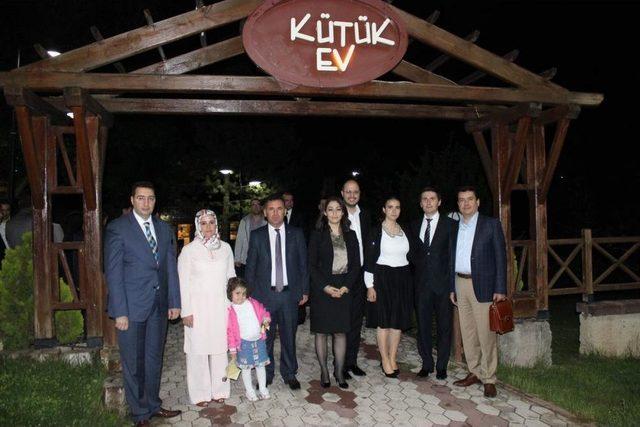 İmranlı da Hakim Ve Savcı I&ccedil;in Veda Yemeği 1