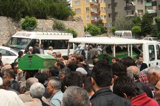 Baba İle Oğlu Son Yolculuğuna Uğurlandı