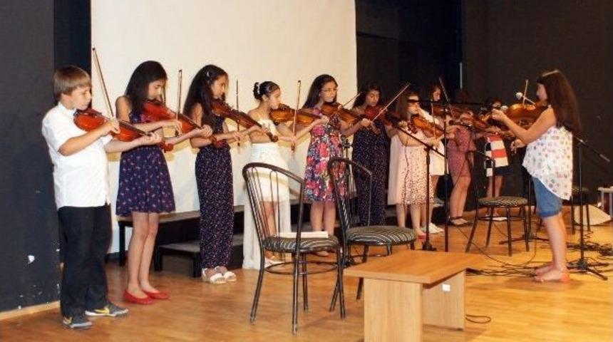 Efeler Ortaokulu &Ouml;ğrencilerinden Halk M&uuml;ziği Dinletisi