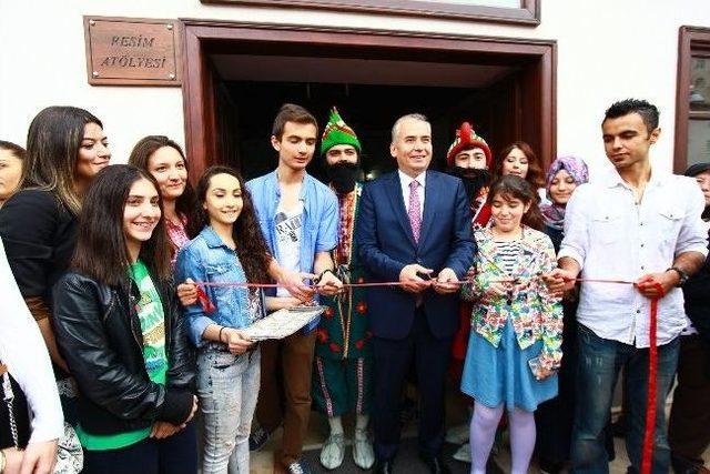 Gen&ccedil; Denizlililerin Sergisi B&uuml;y&uuml;k İlgi Topladı 2