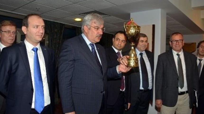 Bursaspor Y&ouml;netim Kurulu Şampiyon Sporcularla Yemekte Buluştu