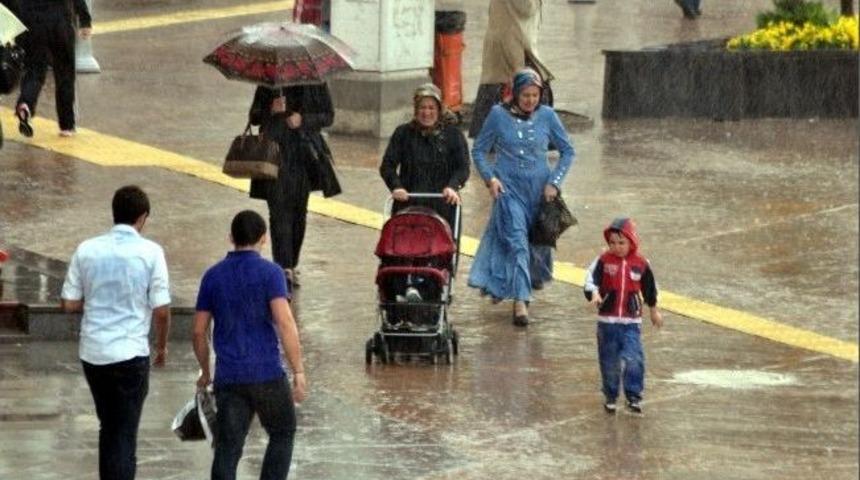 Bolu&rsquo;da Yoğun Yağmur Hayatı Fel&ccedil; Etti