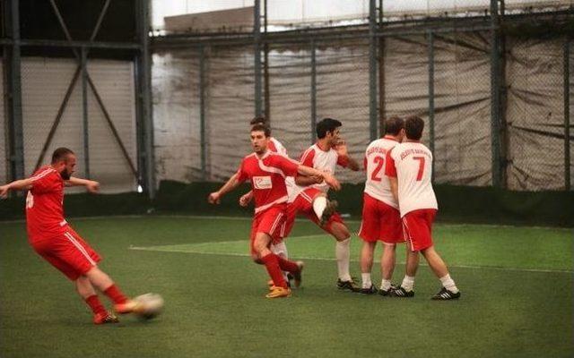 "kurumlar Arası Futbol Turnuvası" Şampiyonu G&uuml;ng&ouml;ren Belediyesi Oldu 2