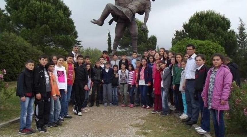 Sındırgılı &Ouml;ğrenciler &Ccedil;anakkale'de