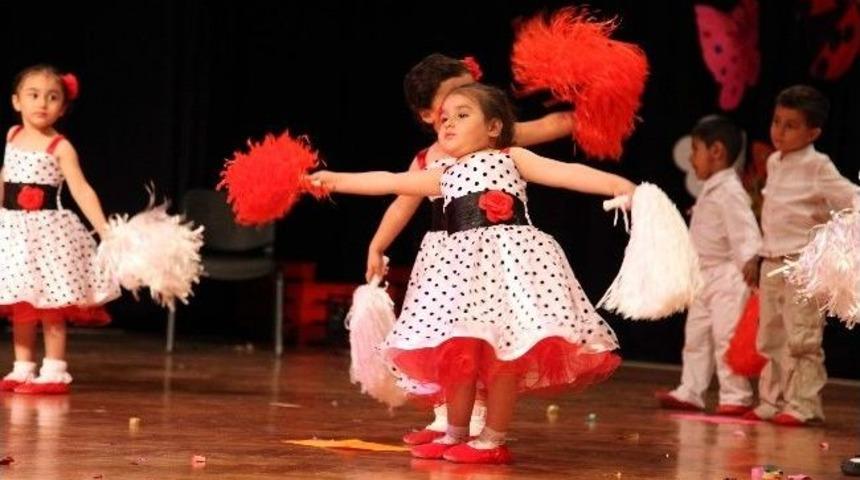 Ga&uuml;n&rsquo;de Miniklerin Diploma Heyecanı