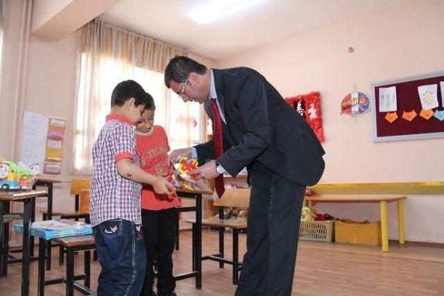 Başkan Gönenç Öğrencilere Eğitim Seti Hediye Etti 1