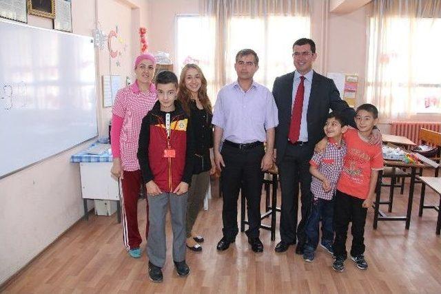 Başkan Gönenç Öğrencilere Eğitim Seti Hediye Etti 2