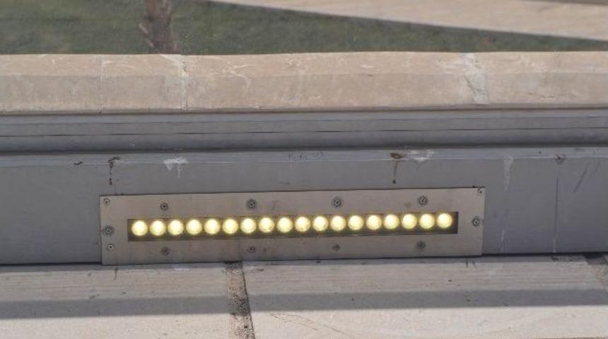 G&uuml;nd&uuml;z Yanan Taban Işıkları Tepki &Ccedil;ekiyor