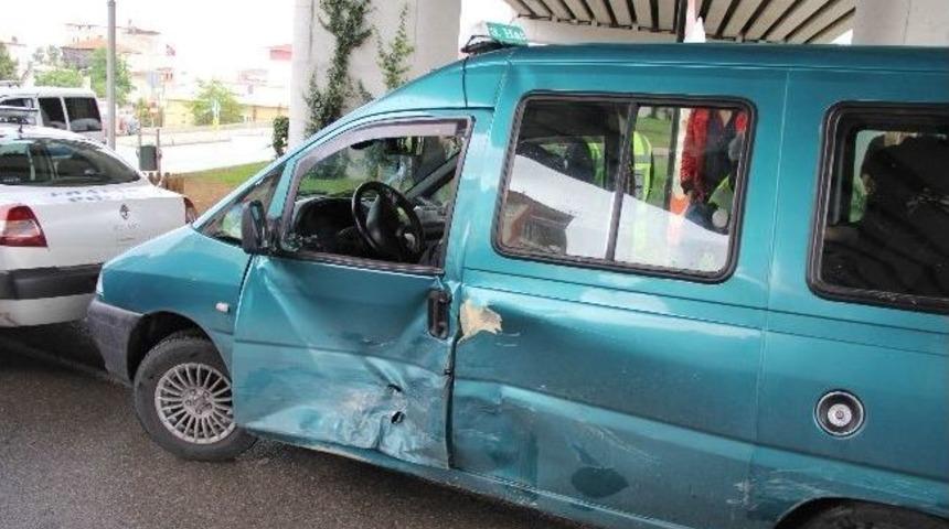 Samsun'da Trafik Kazası: 2 Yaralı