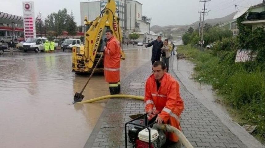 &Ccedil;ankırı'da Yağmur Hayatı Olumsuz Etkiledi