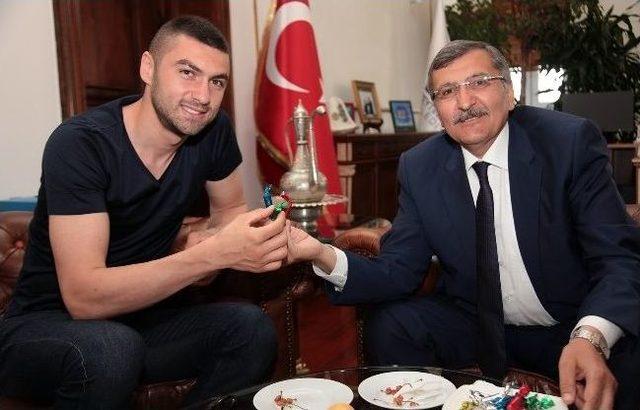 Burak Yılmaz’a Mesir Macunu