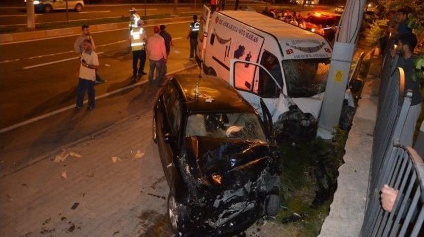 Milas'ta Kamyonet Karşı Y&ouml;ne Daldı: 5 Yaralı