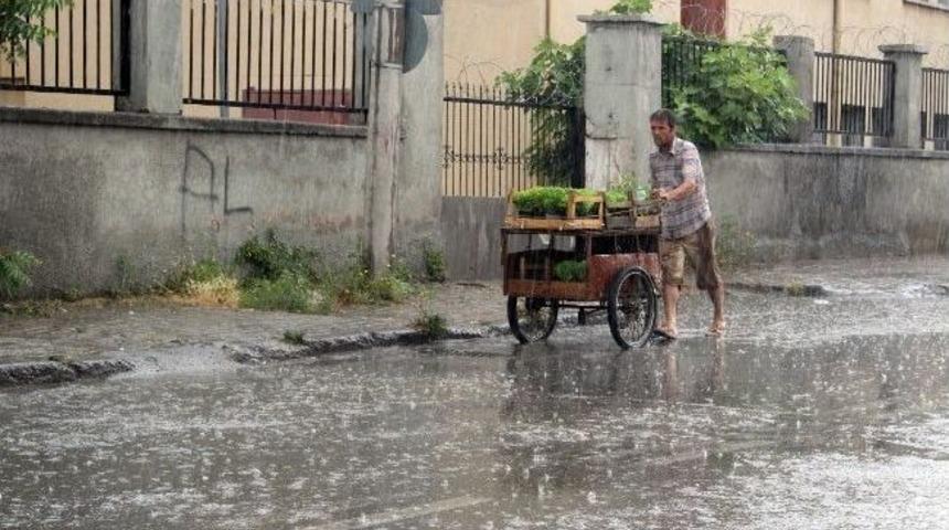 İzmir&rsquo;de Sağanak Yağış