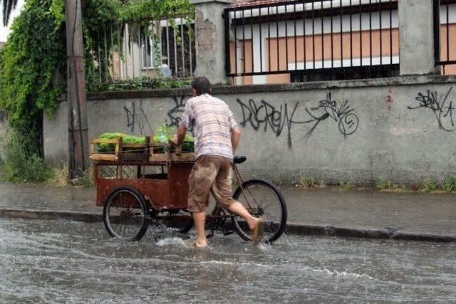 İzmir’de Sağanak Yağış