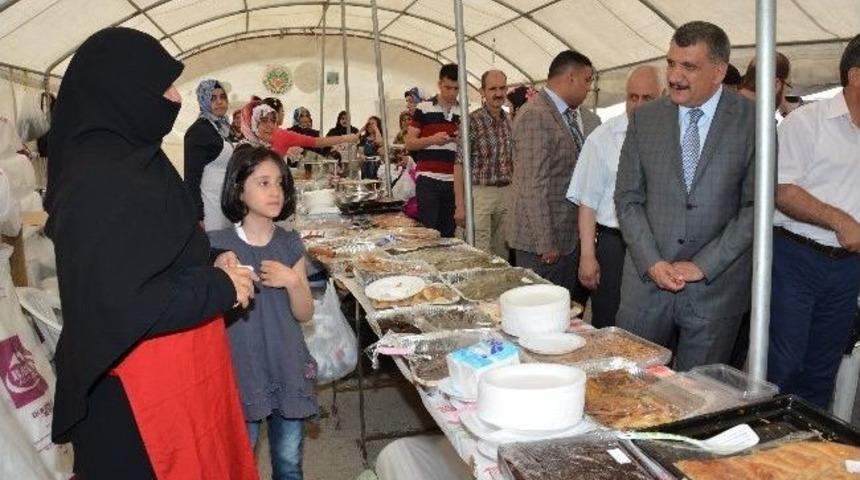 Yetimler Derneği Kermes A&ccedil;tı