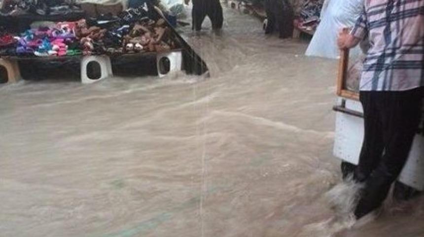 Tekirdağ'da Yağmur Hayatı Fel&ccedil; Etti