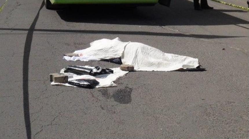 Diyarbakır&rsquo;da Halk Otob&uuml;s&uuml; Yere D&uuml;şen Kadını Ezdi