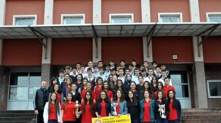 Erdemir Anadolu Lisesi Halk Oyunları Kul&uuml;b&uuml;, T&uuml;rkiye İkincisi Oldu