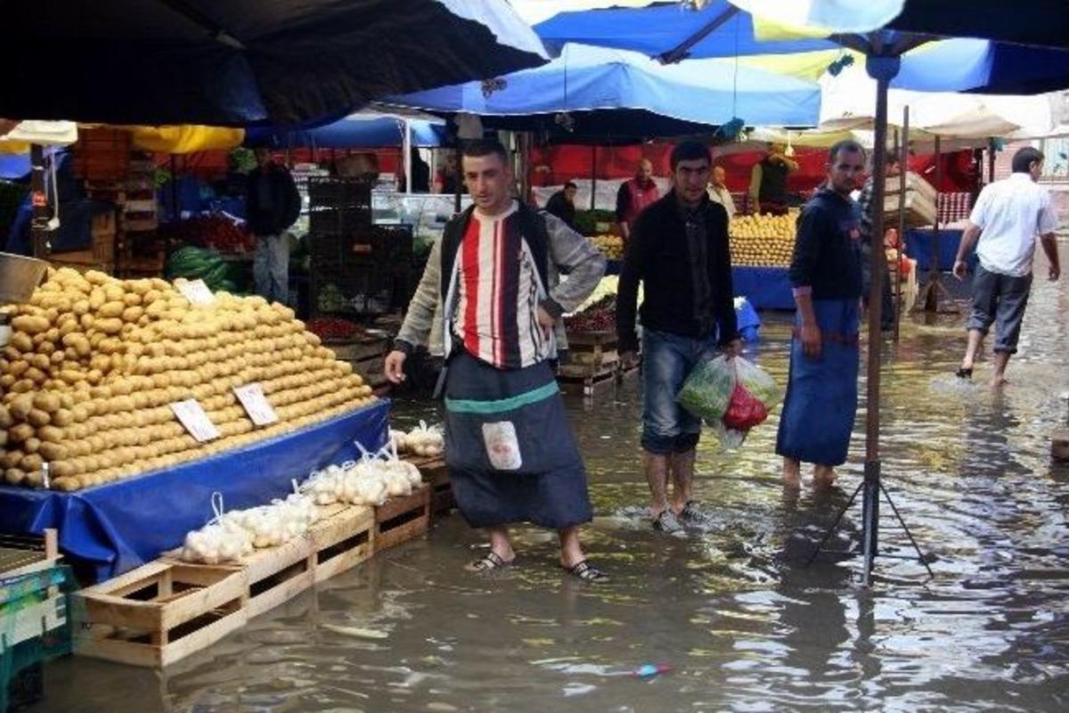 Sağanak Yağış, Pazar Yerini G&ouml;le &Ccedil;evirdi