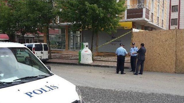 &Ccedil;ekmek&ouml;y de Y&uuml;z&uuml; Maskeli Bir Kişi Ptt Şubesini Soydu 2