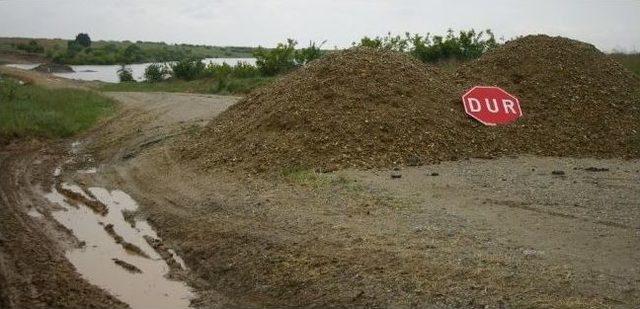 Edirne’de Taşkın Tehlikesine Karşı Köy Yolları Trafiğe Kapatıldı